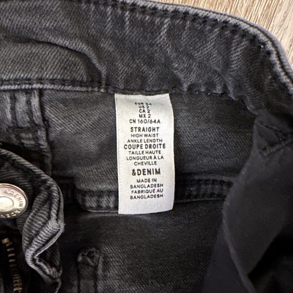 Jeans - Picture 2 of 3